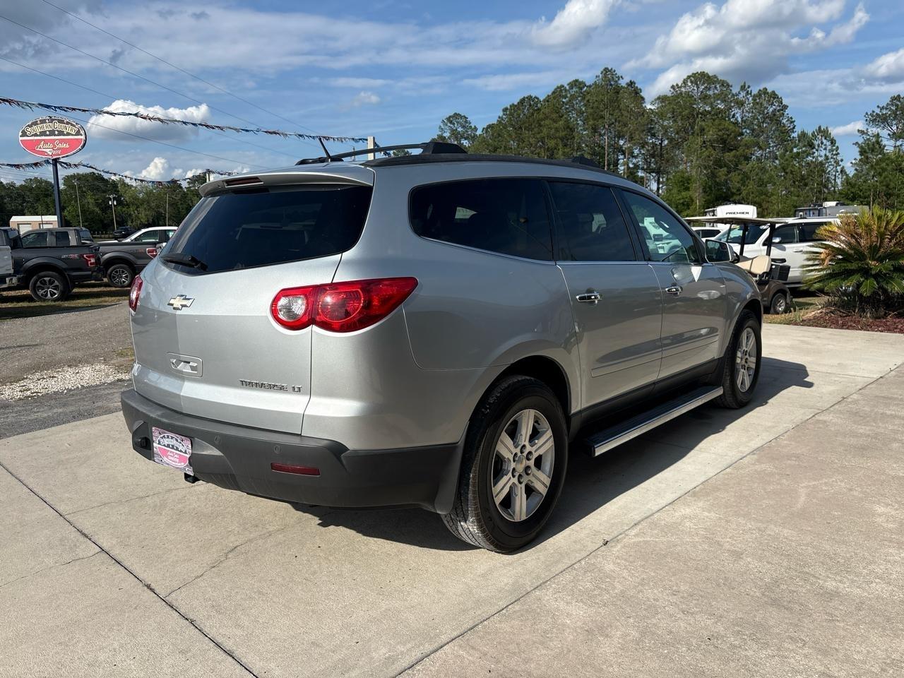 Chevrolet Traverse 2LT FWD 2011