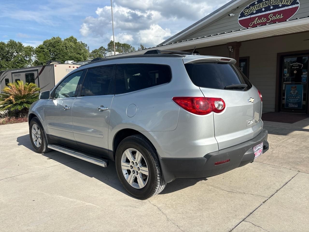 Chevrolet Traverse 2LT FWD 2011
