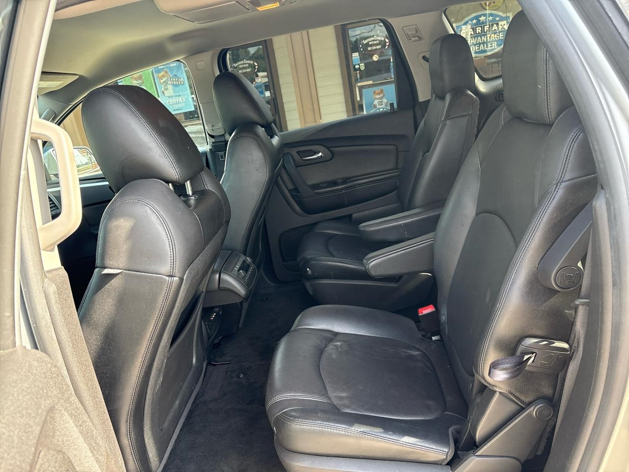 Chevrolet Traverse 2LT FWD 2011