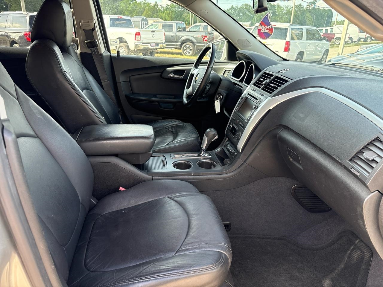 Chevrolet Traverse 2LT FWD 2011