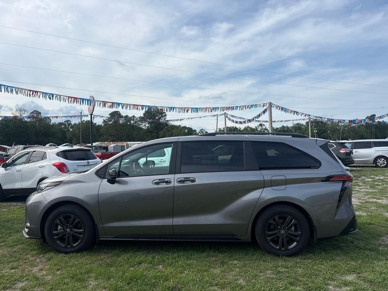 Toyota Sienna XSE 7-Passenger AWD 2026