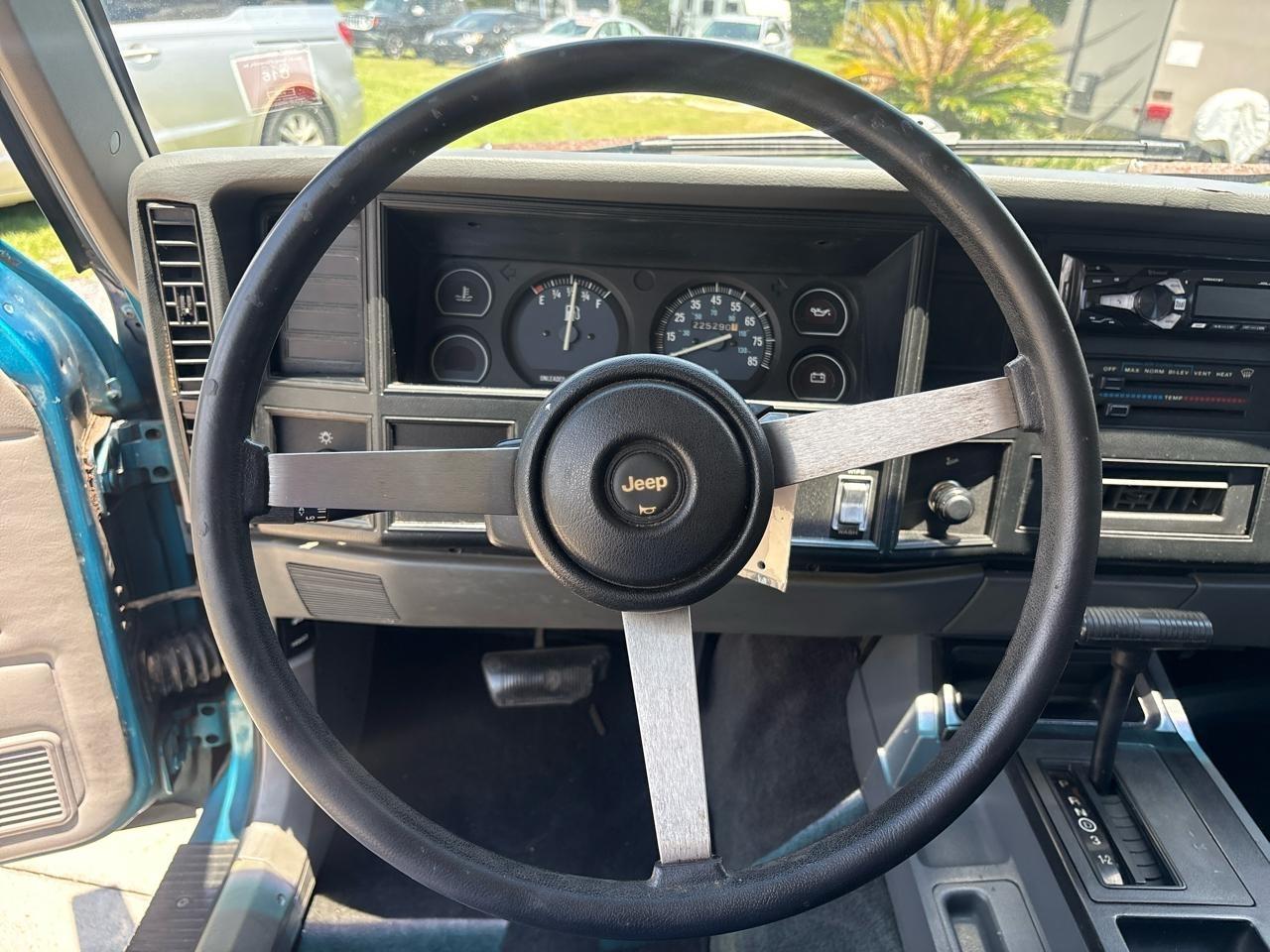 Jeep Cherokee SE 2-Door 2WD 1994