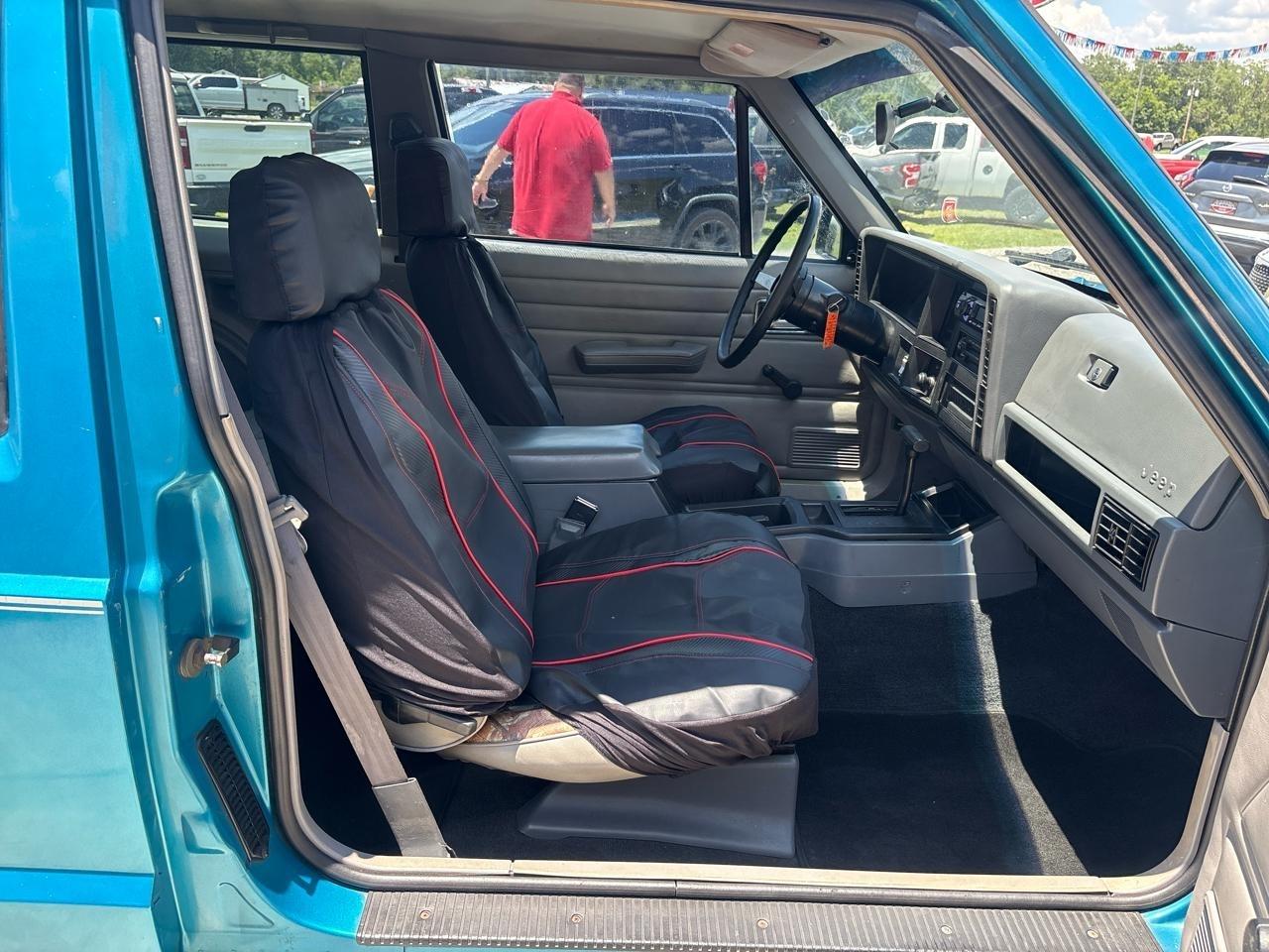 Jeep Cherokee SE 2-Door 2WD 1994