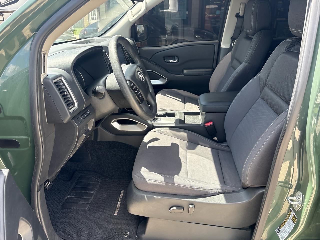Nissan Frontier SV Crew Cab 2WD 2023
