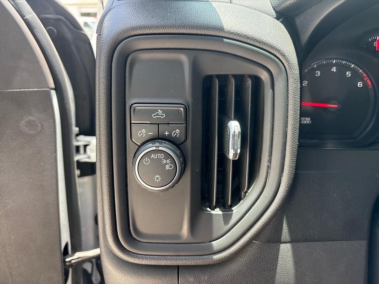 Chevrolet Silverado 1500 Custom Crew Cab Long Box 2WD 2020