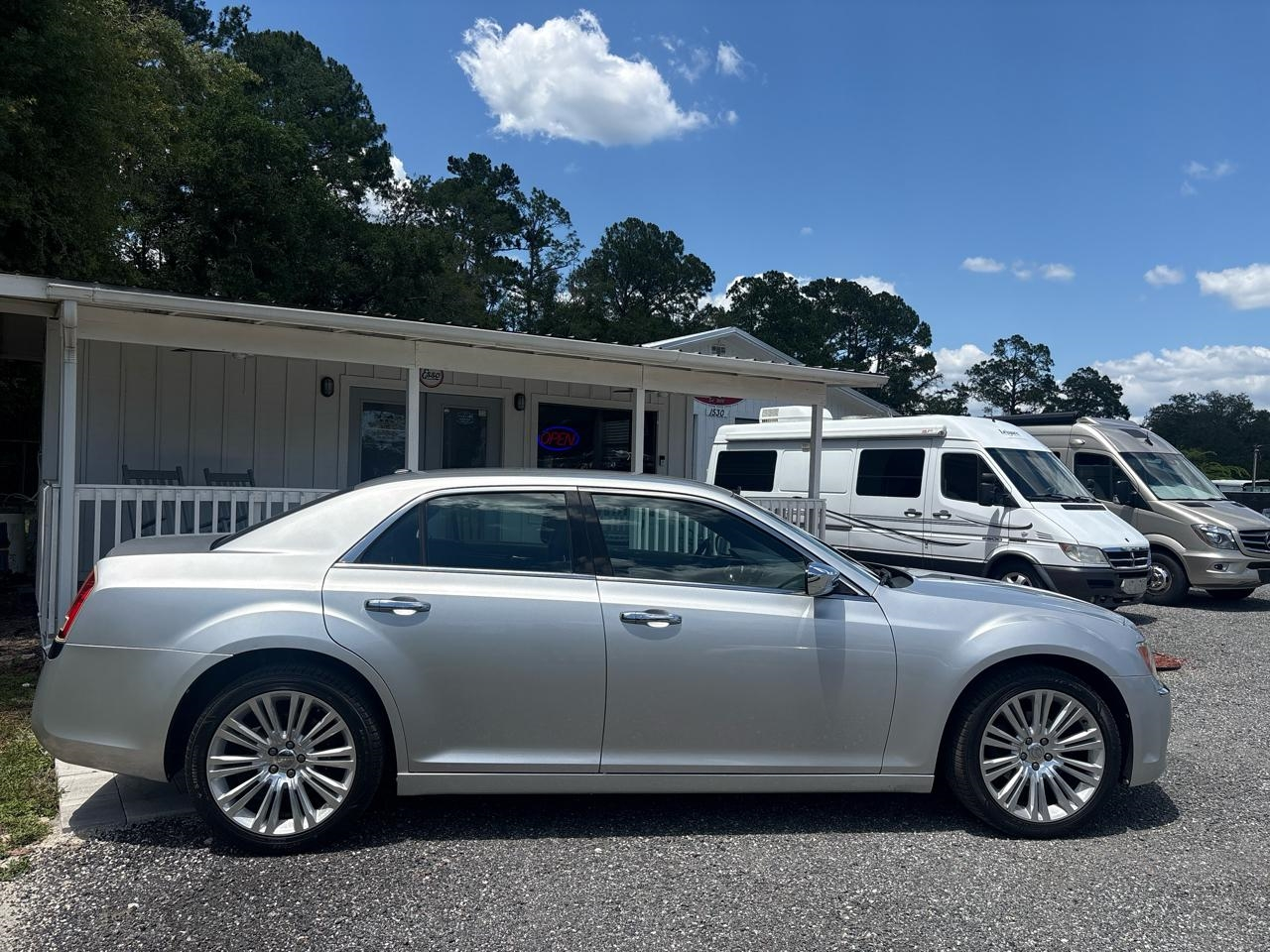 Chrysler 300 Limited RWD 2011