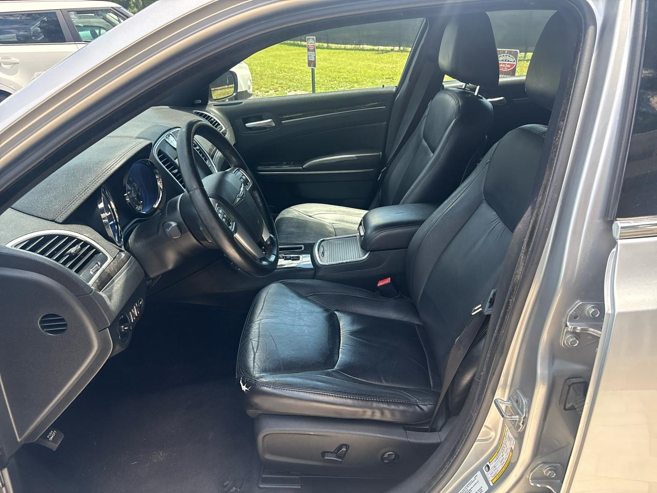 Chrysler 300 Limited RWD 2011