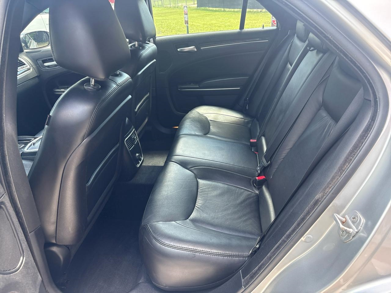 Chrysler 300 Limited RWD 2011