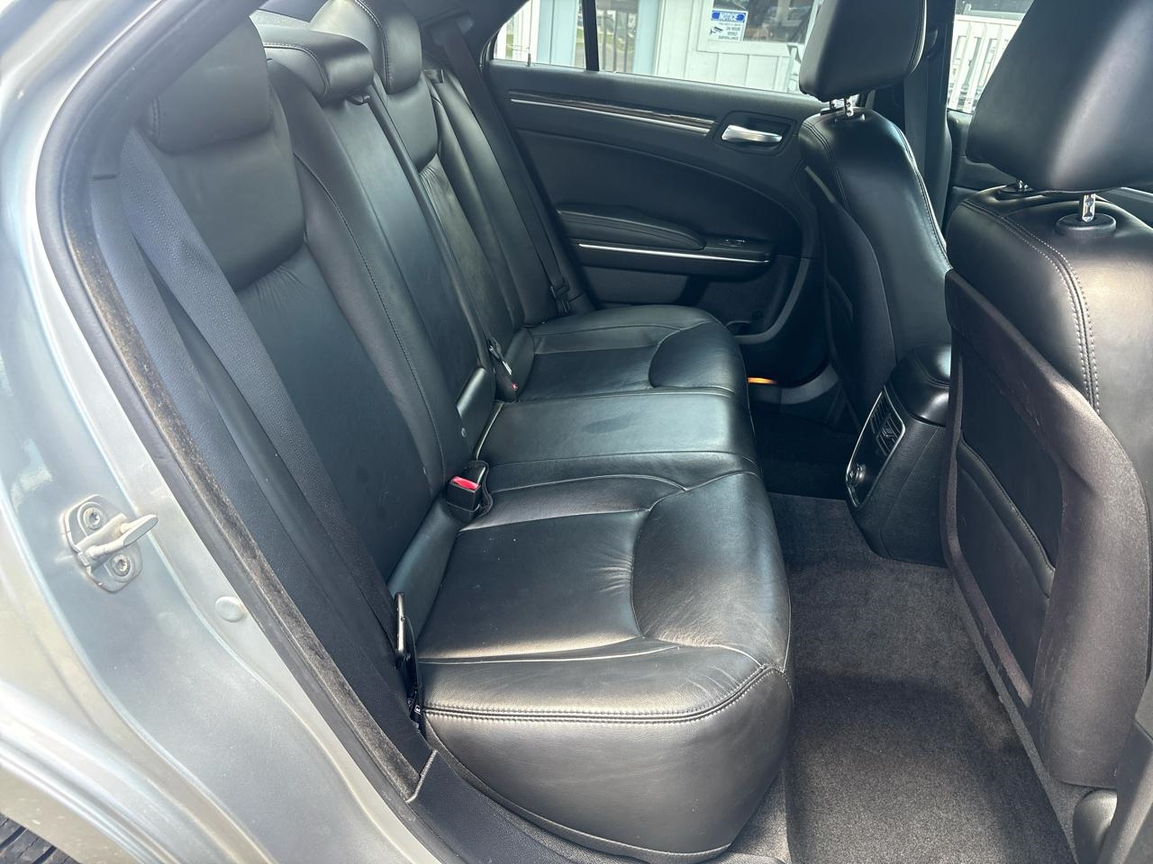 Chrysler 300 Limited RWD 2011