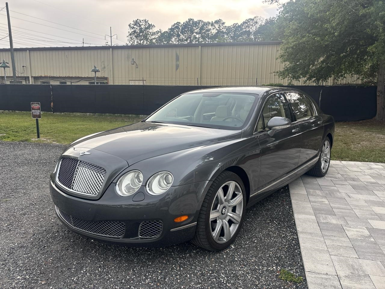 Bentley Continental Flying Spur Sedan 2009