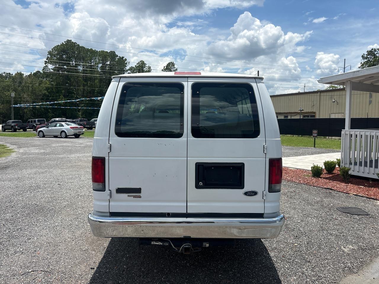 Ford Econoline E-350 XL Super Duty Extended 2012