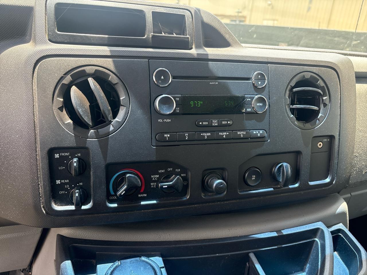 Ford Econoline E-350 XL Super Duty Extended 2012