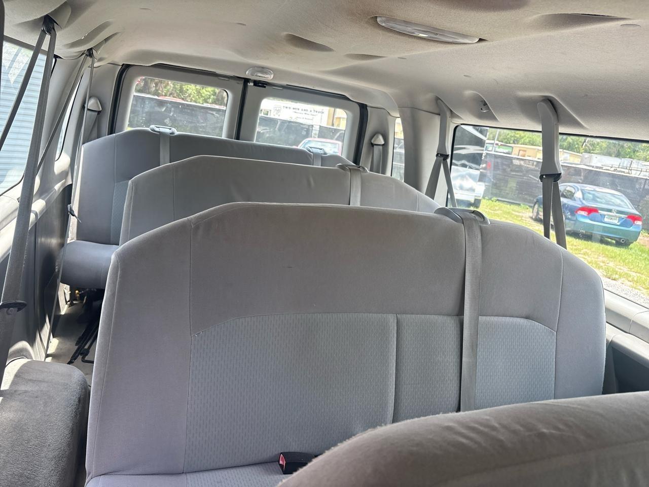 Ford Econoline E-350 XL Super Duty Extended 2012