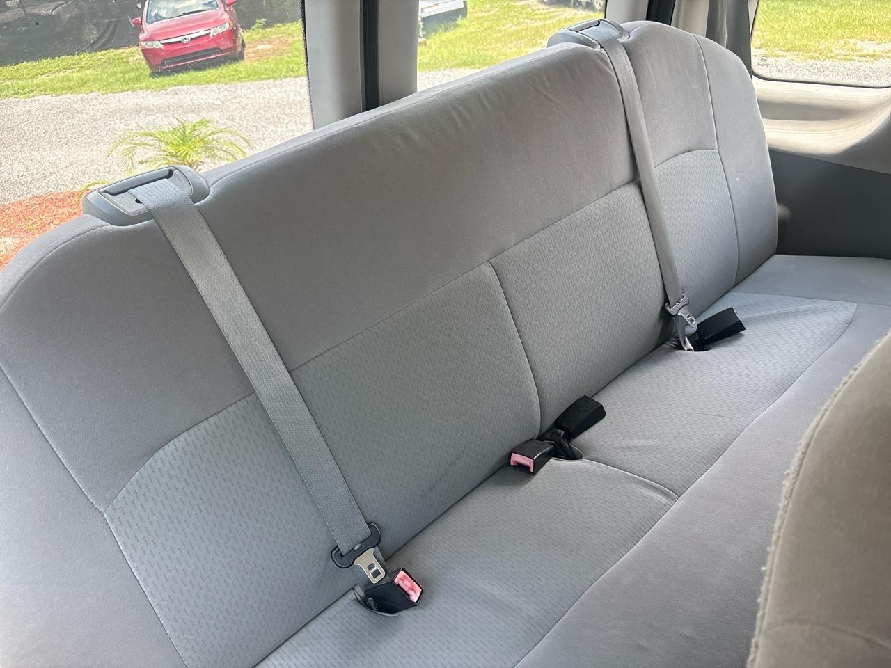 Ford Econoline E-350 XL Super Duty Extended 2012