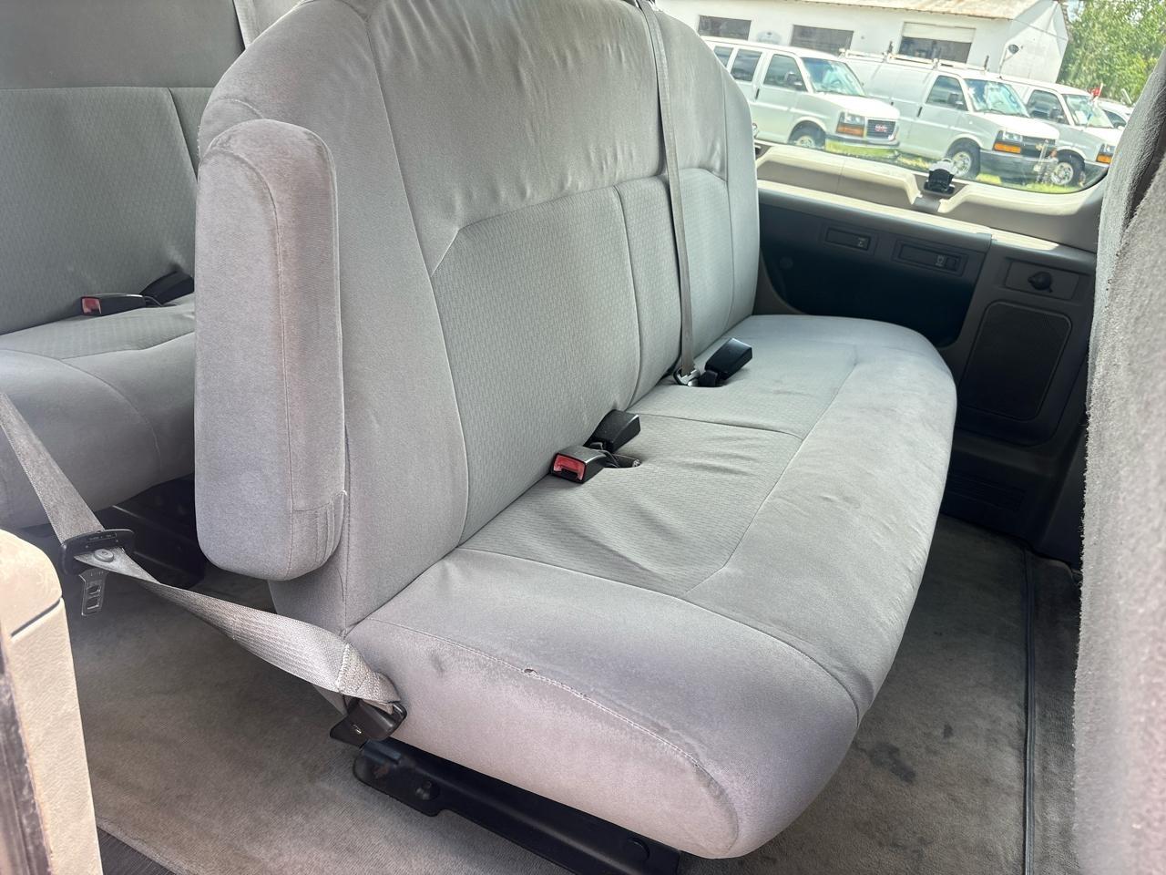 Ford Econoline E-350 XL Super Duty Extended 2012