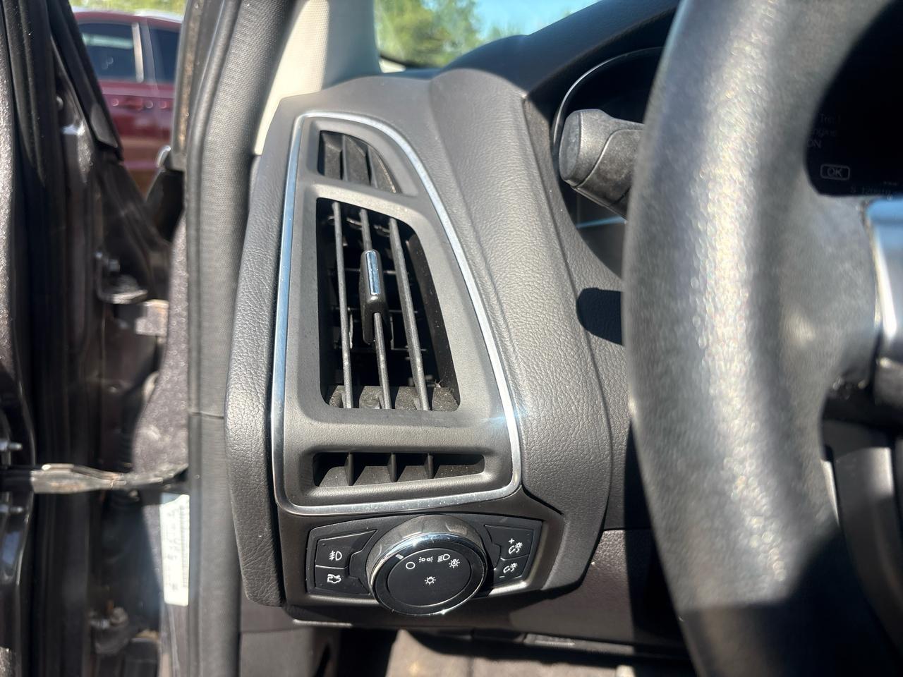 Ford Focus Titanium Hatch 2014