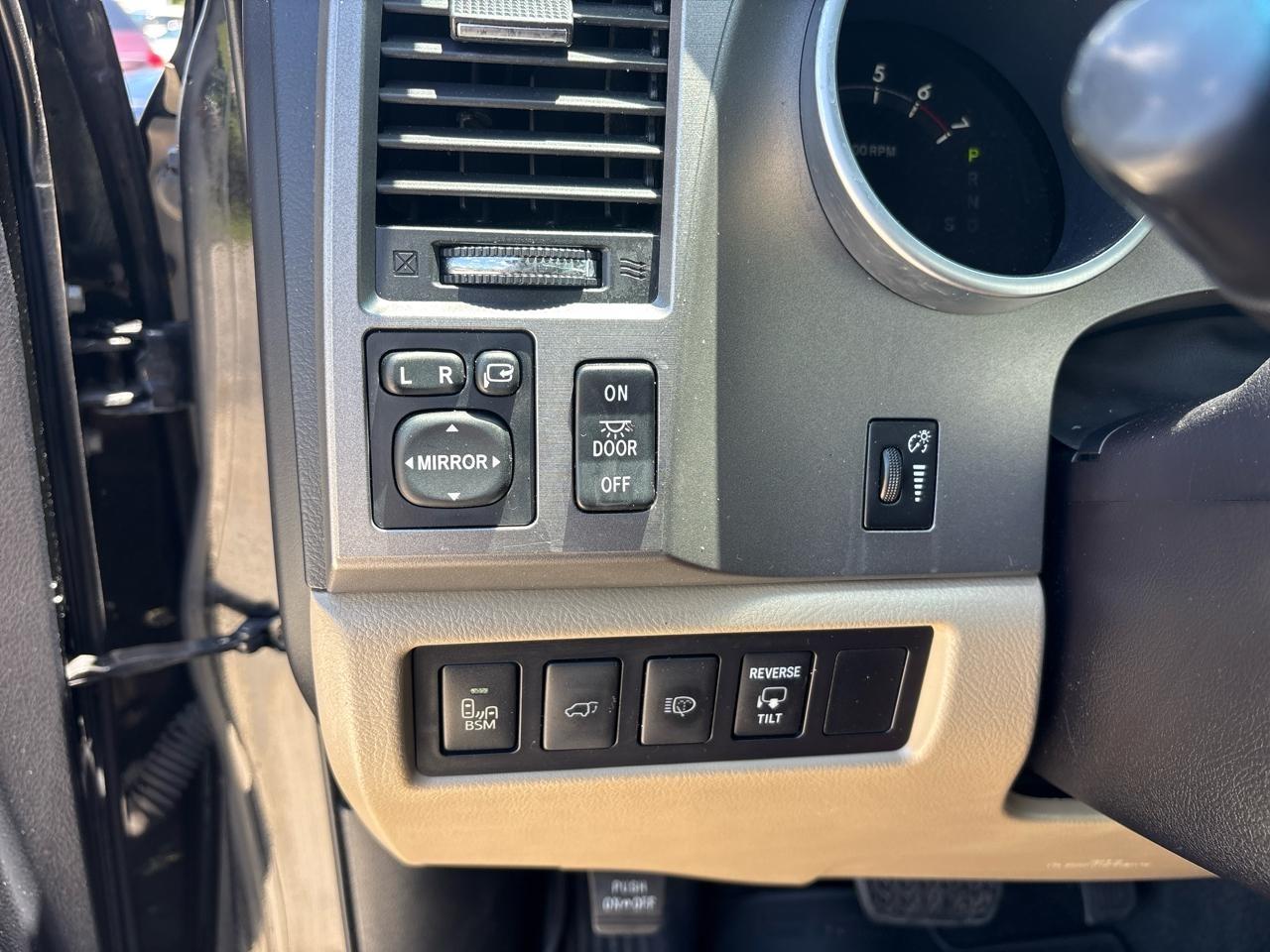 Toyota Sequoia Plantium 2WD 2016