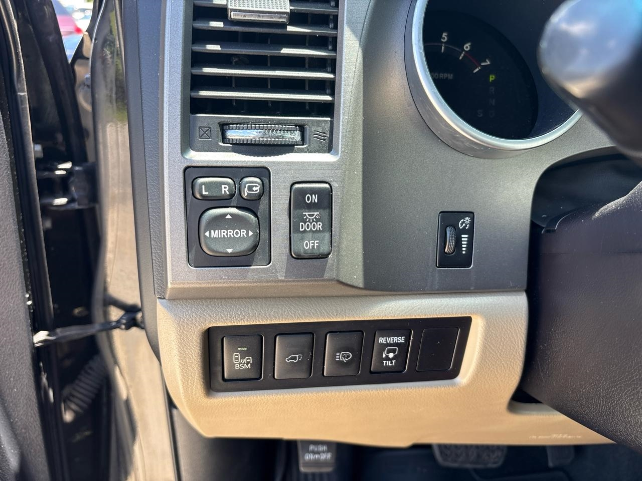 Toyota Sequoia Plantium 2WD 2016
