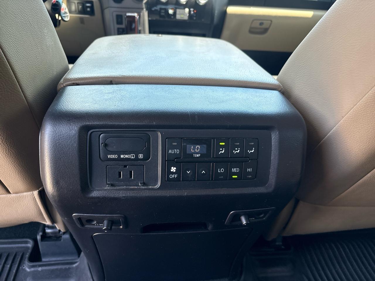 Toyota Sequoia Plantium 2WD 2016