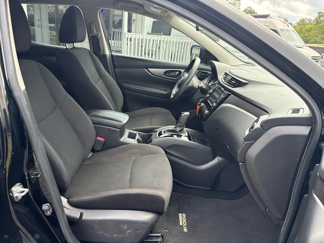 Nissan Rogue Sport S 2020