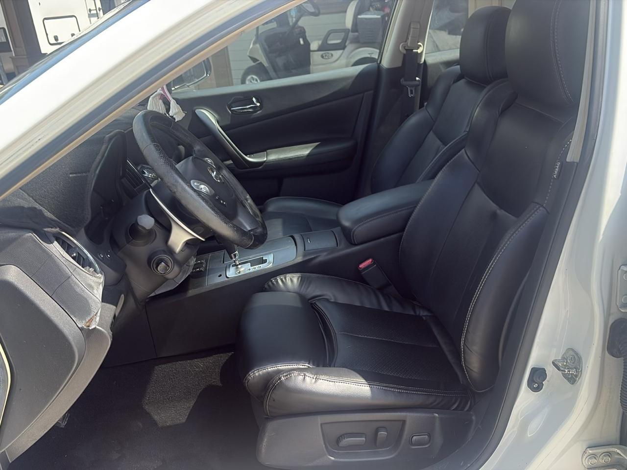 Nissan Maxima SV 2011