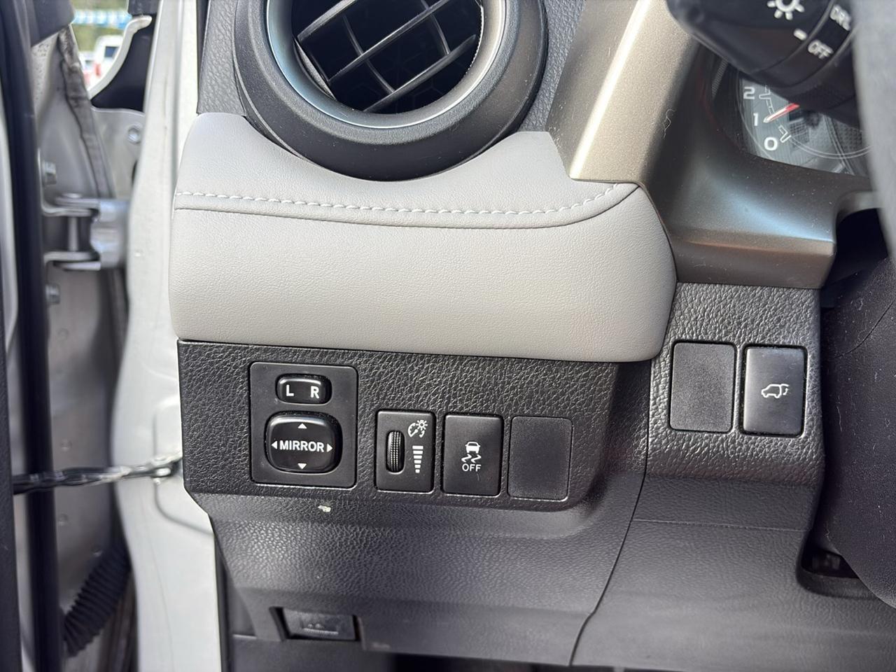 Toyota RAV4 XLE FWD 2015