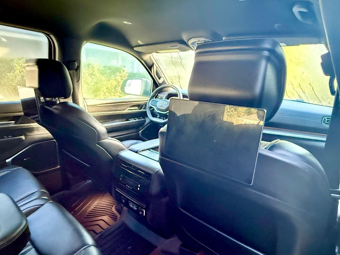 Jeep Wagoneer Series II 2024