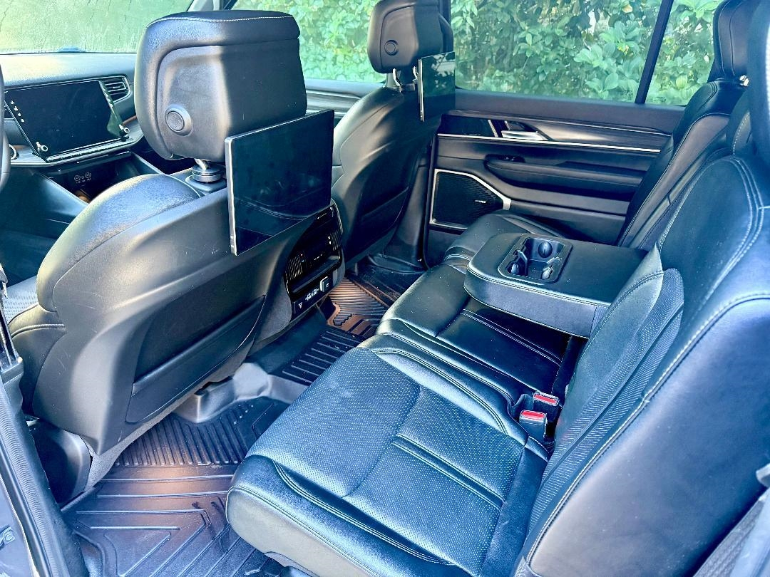 Jeep Wagoneer Series II 2024