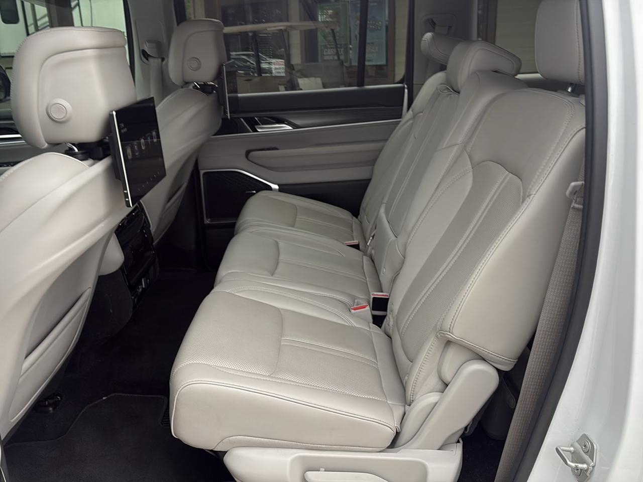 Jeep Wagoneer Series II 2024