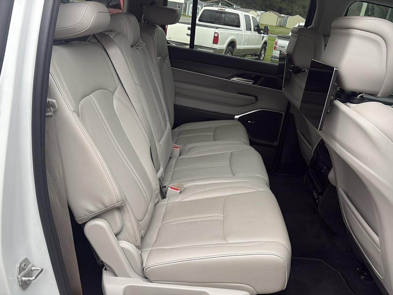 Jeep Wagoneer Series II 2024