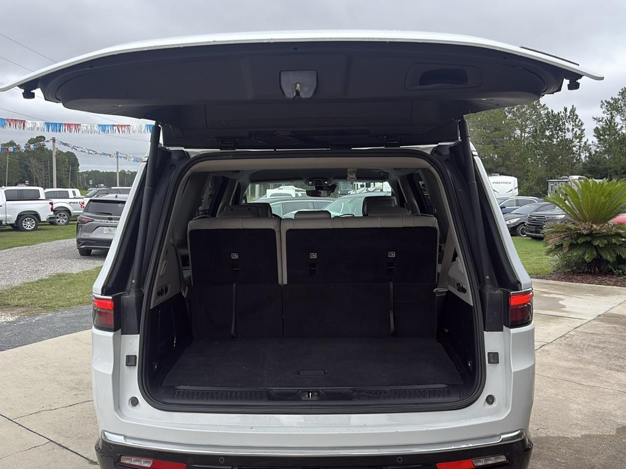 Jeep Wagoneer Series II 2024