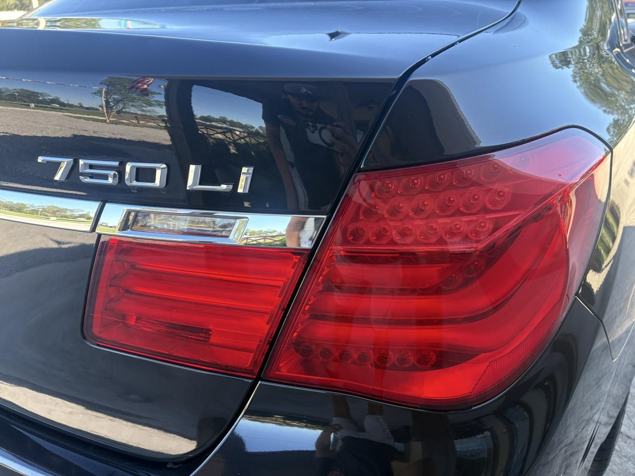 BMW 7-Series 750Li 2011