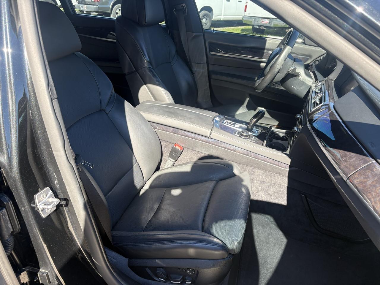 BMW 7-Series 750Li 2011