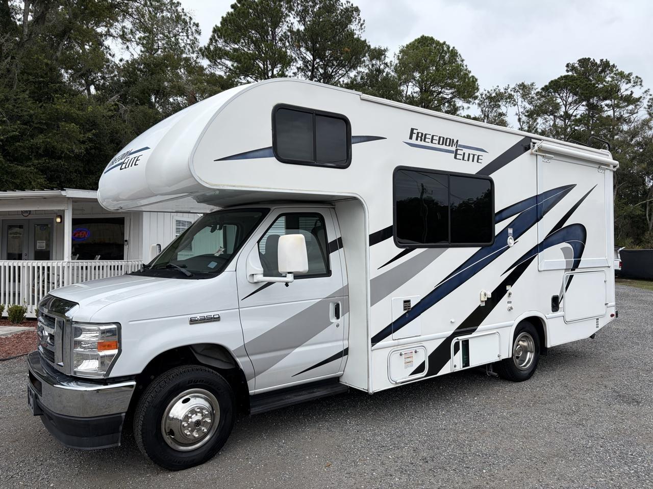 Ford Econoline E-350 Super Duty 2022