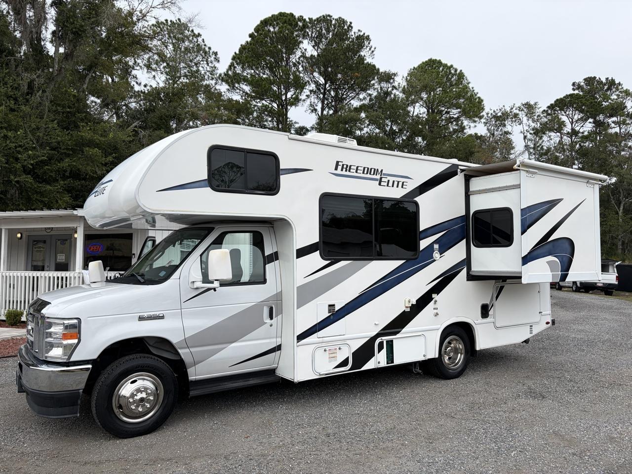 Ford Econoline E-350 Super Duty 2022
