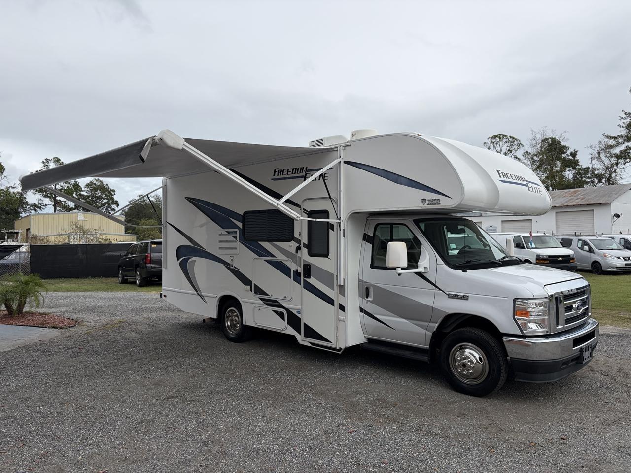 Ford Econoline E-350 Super Duty 2022