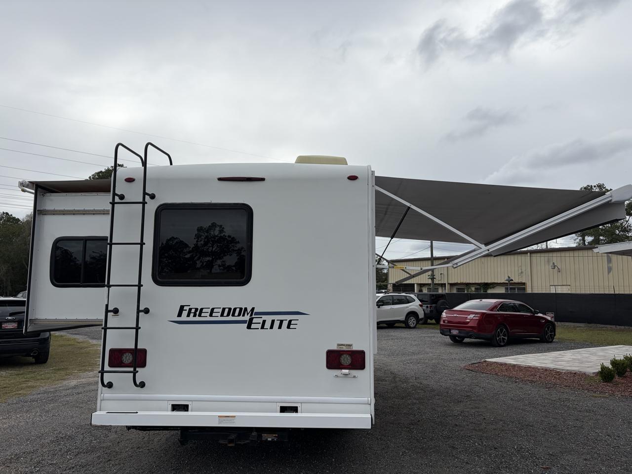 Ford Econoline E-350 Super Duty 2022