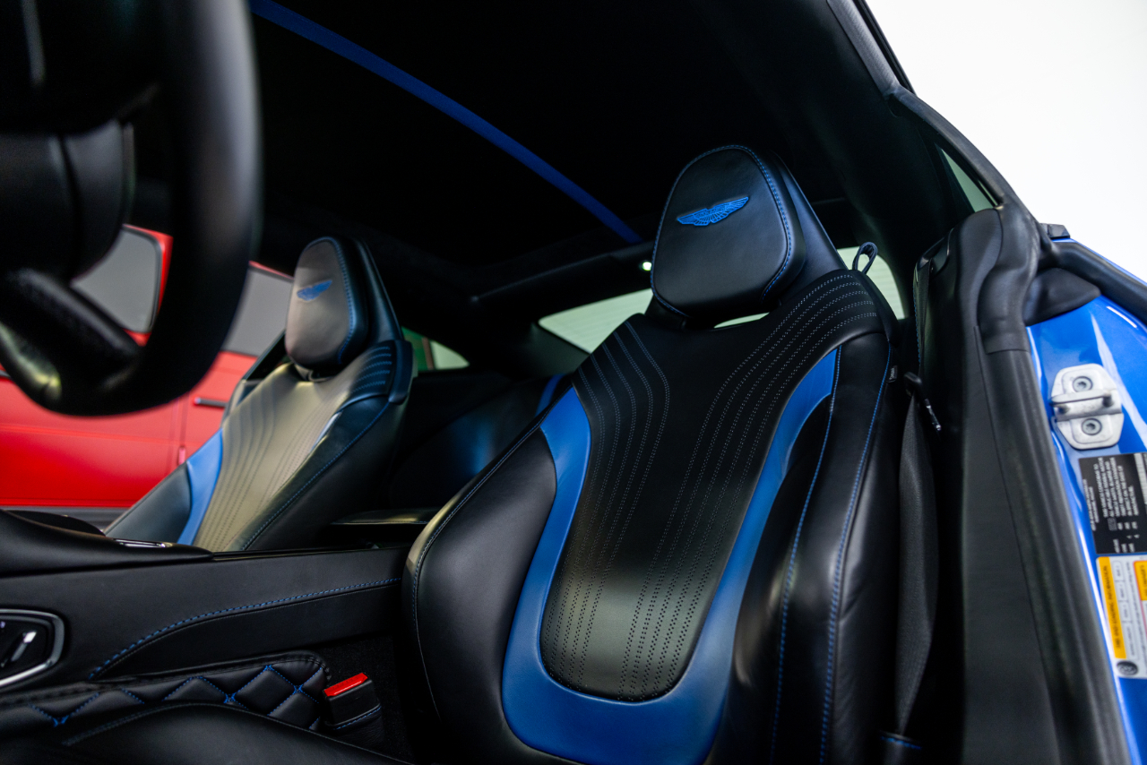 Aston Martin DB11  2019