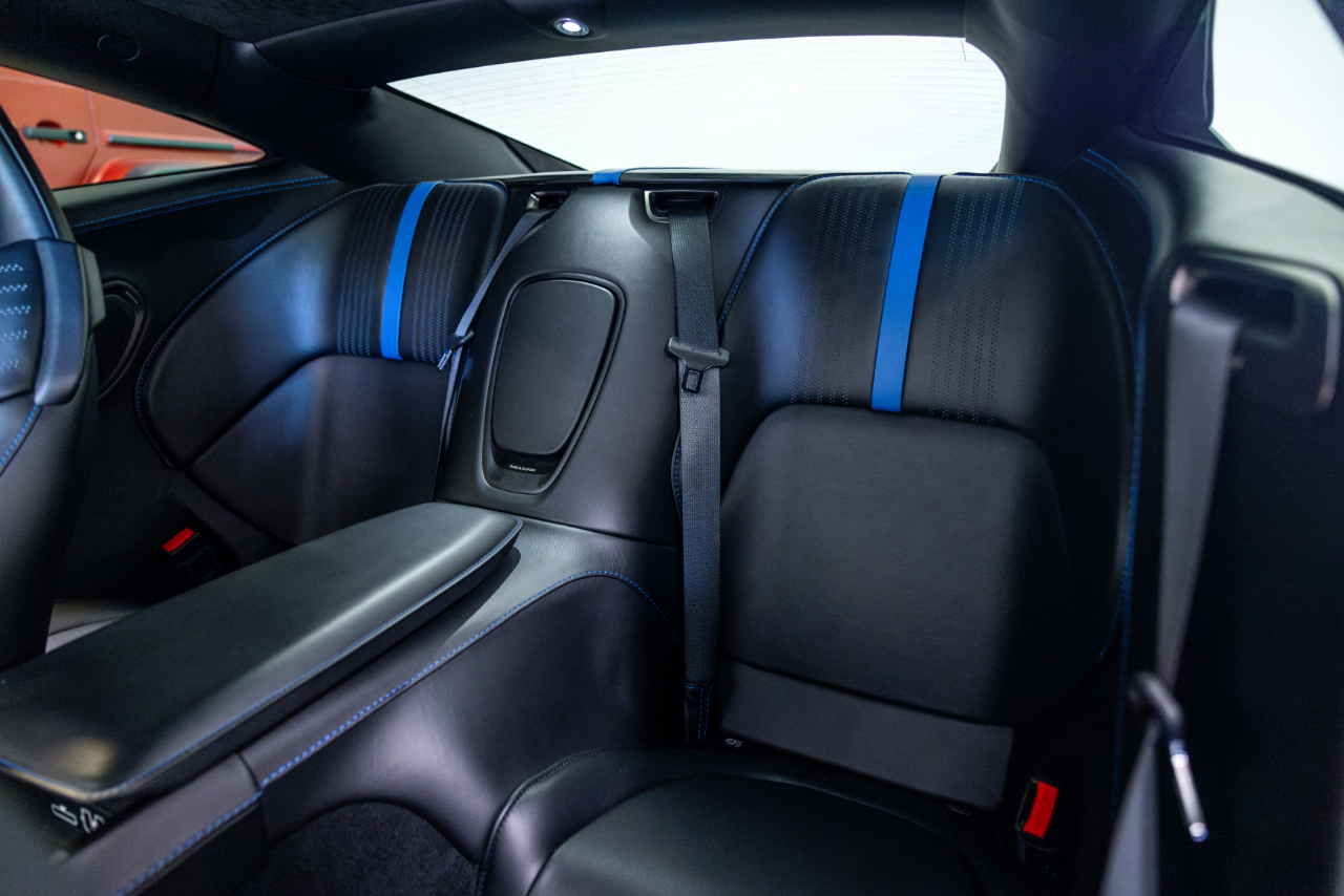 Aston Martin DB11  2019