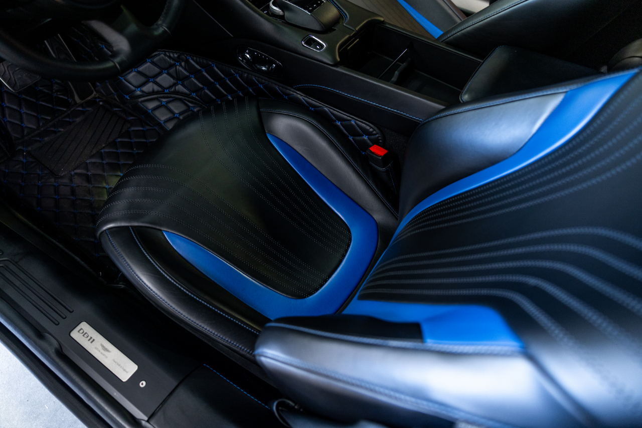 Aston Martin DB11  2019