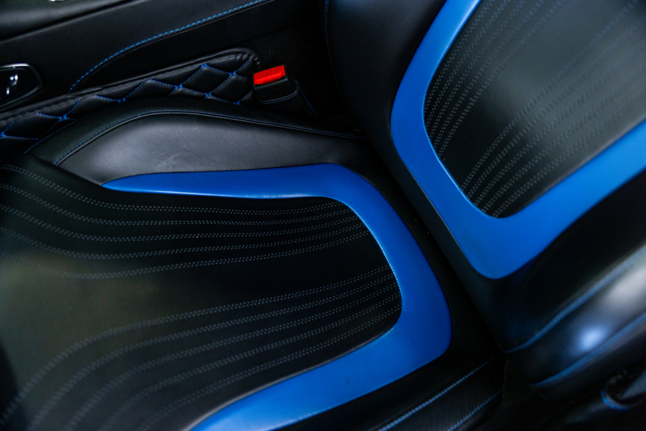 Aston Martin DB11  2019