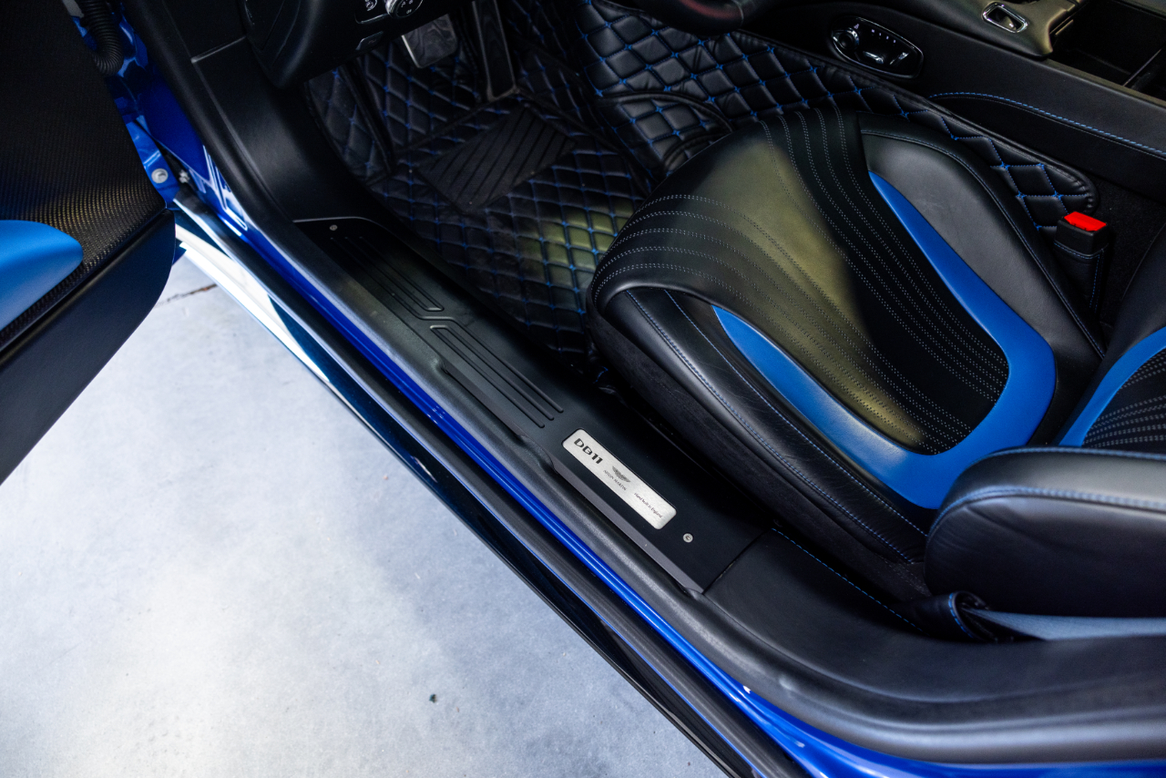 Aston Martin DB11  2019