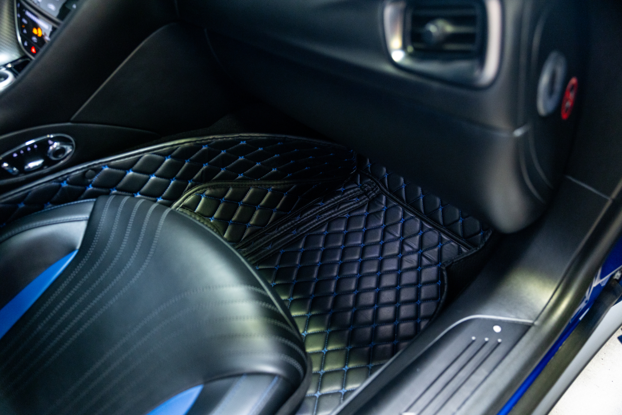 Aston Martin DB11  2019