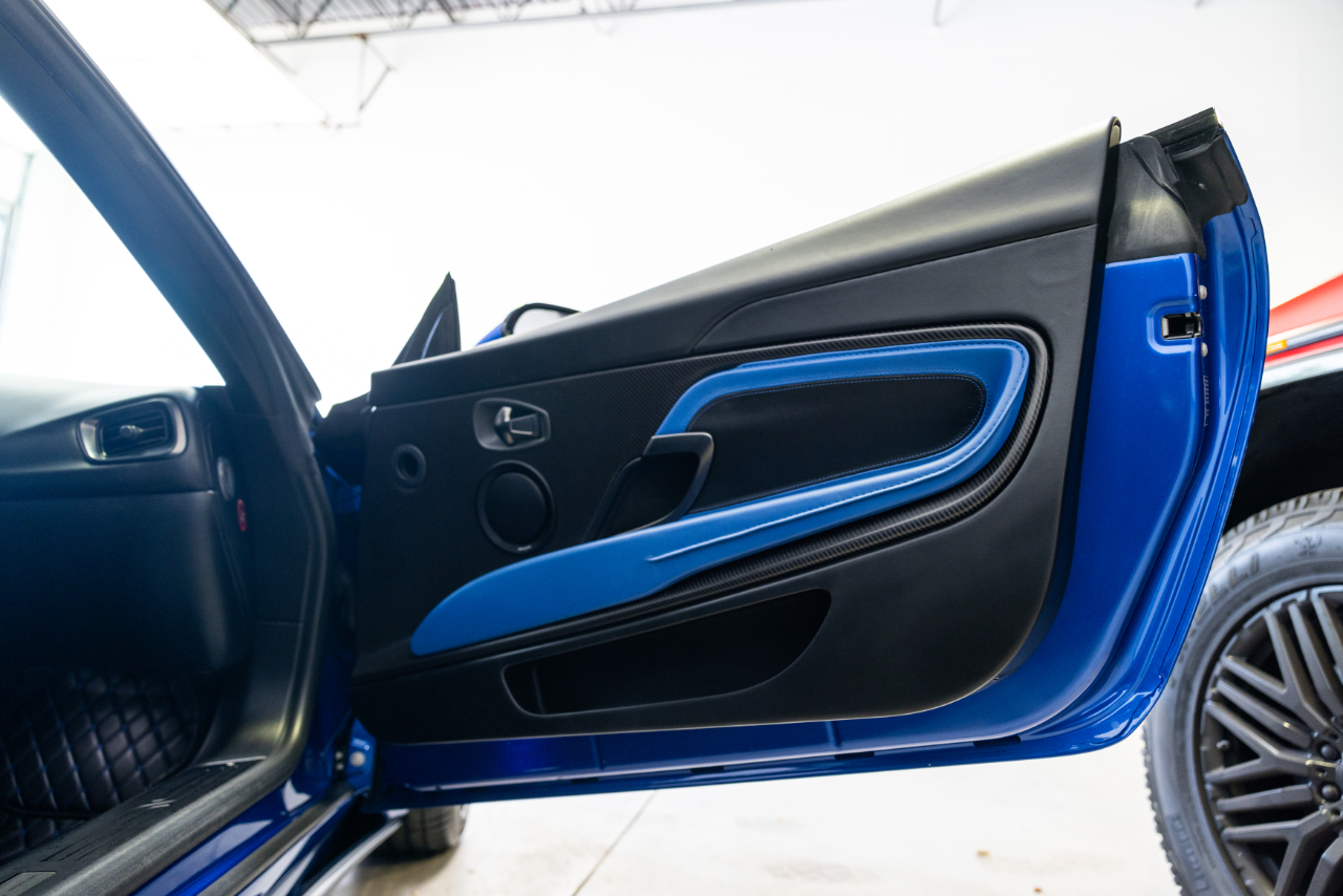 Aston Martin DB11  2019