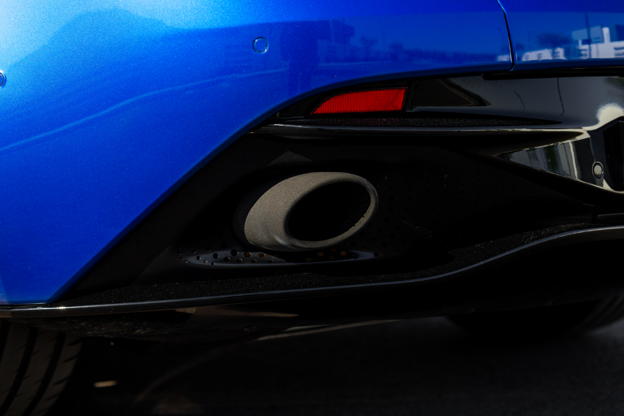 Aston Martin DB11  2019