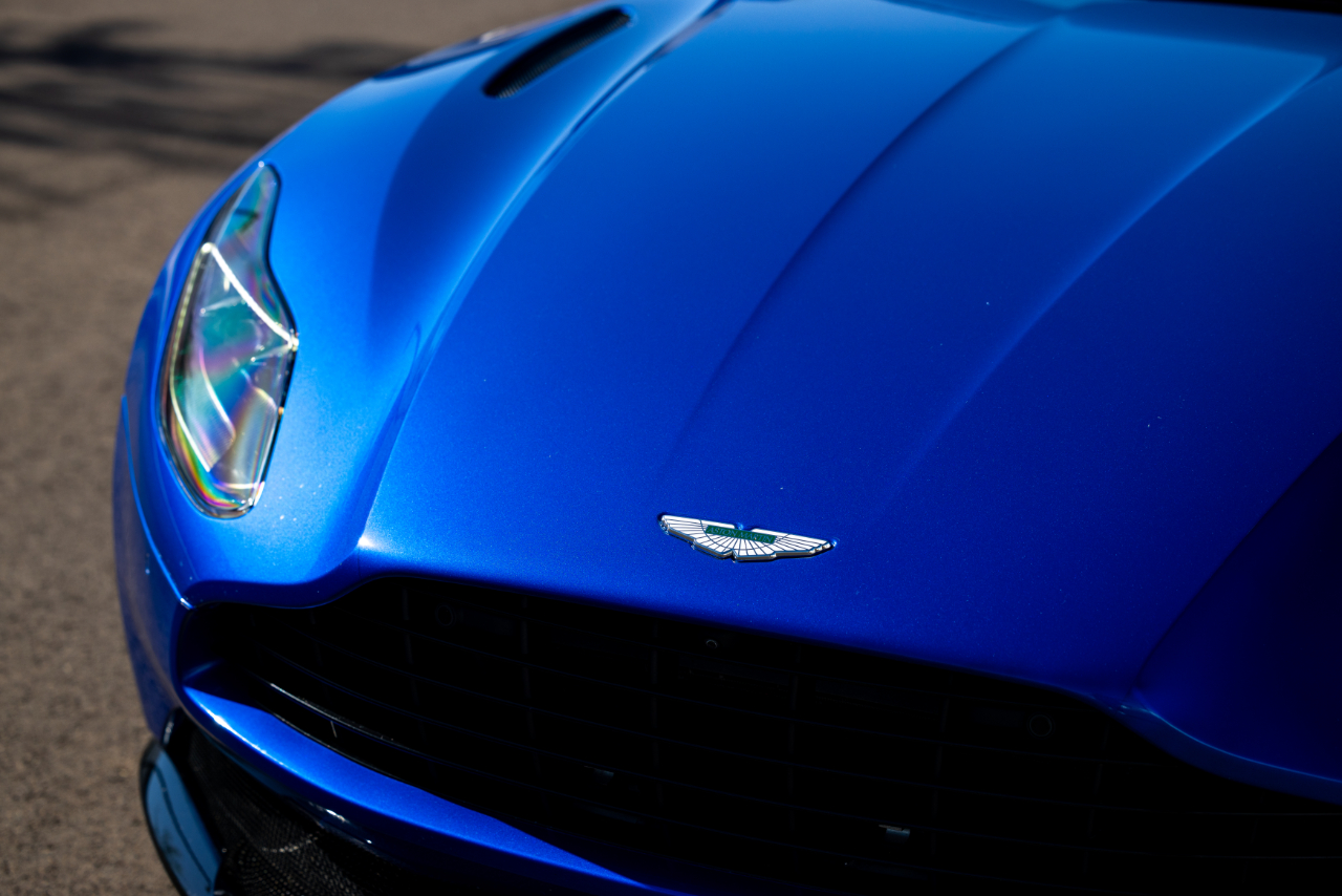 Aston Martin DB11  2019