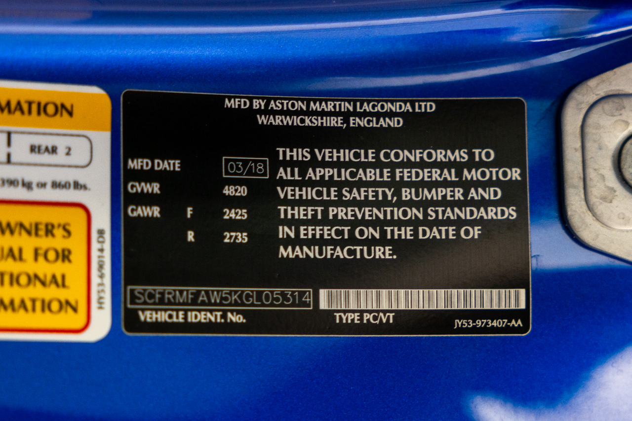 Aston Martin DB11  2019