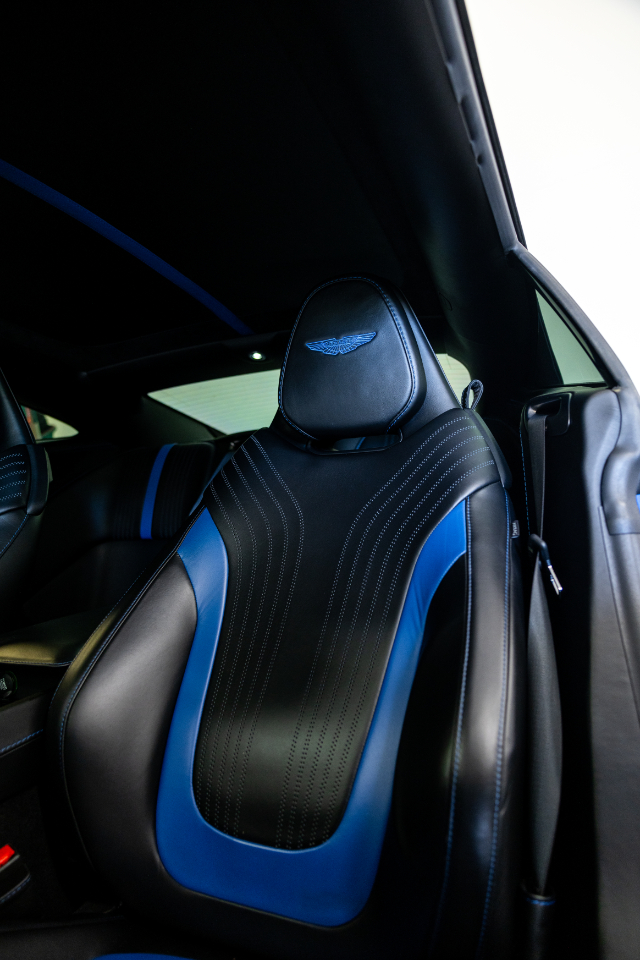 Aston Martin DB11  2019