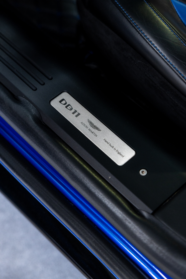 Aston Martin DB11  2019