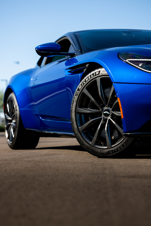 Aston Martin DB11  2019